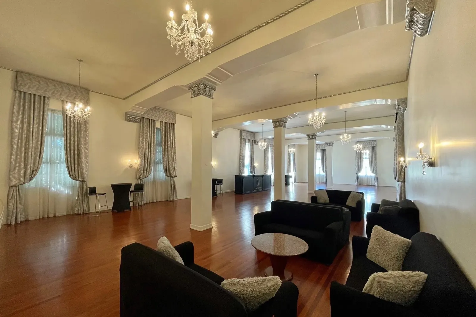 Downtown Compound, the Hollywood Lounge