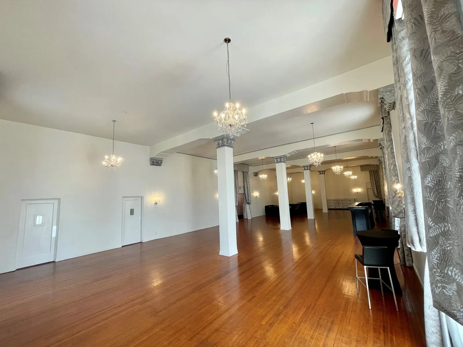 Hollywood Lounge, hardwood floor and windows