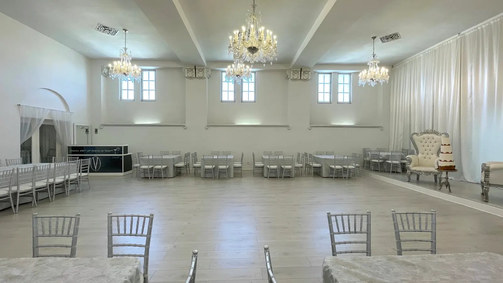 Crystal Ballroom, round tables under chandeliers