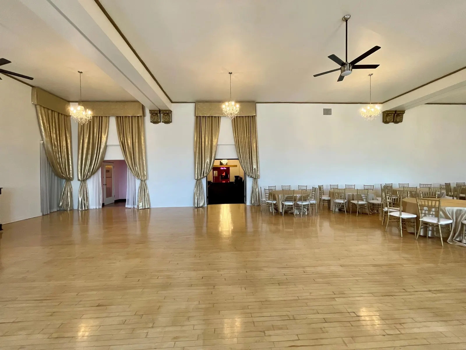 Sunset Room, from the entrance